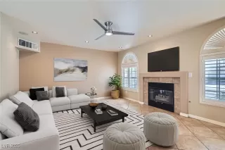 Photo #4: 2681882 Listing