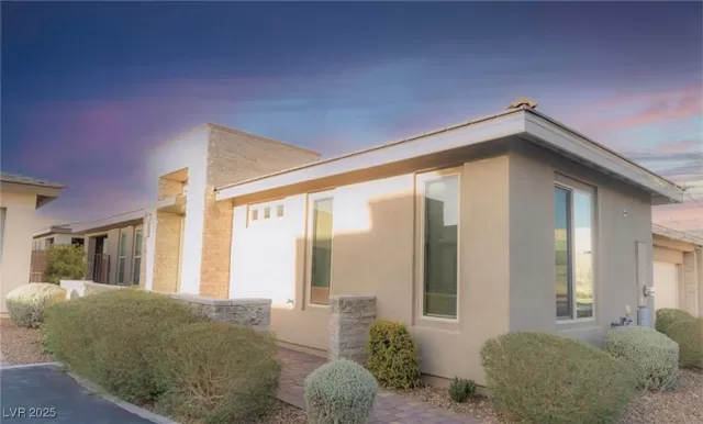 MLS: 2681896 Condo For Sale