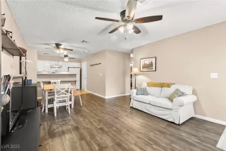 Photo #4: 2681899 Listing