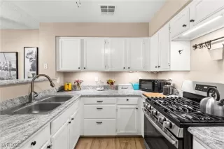 Photo #5: 2681899 Listing