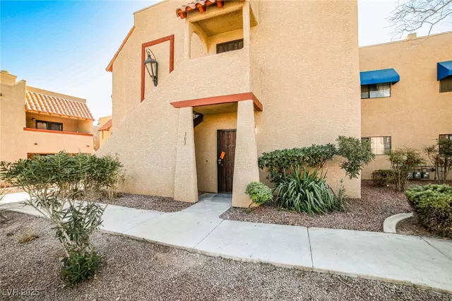 MLS: 2681906 Condo For Sale