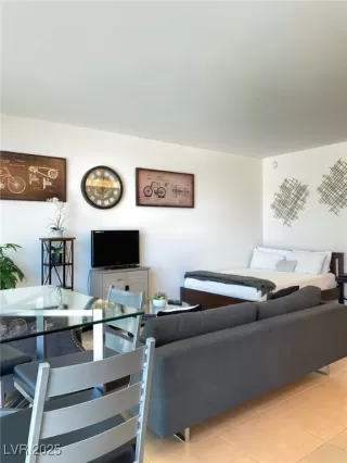 Photo #2: 2681944 Listing 