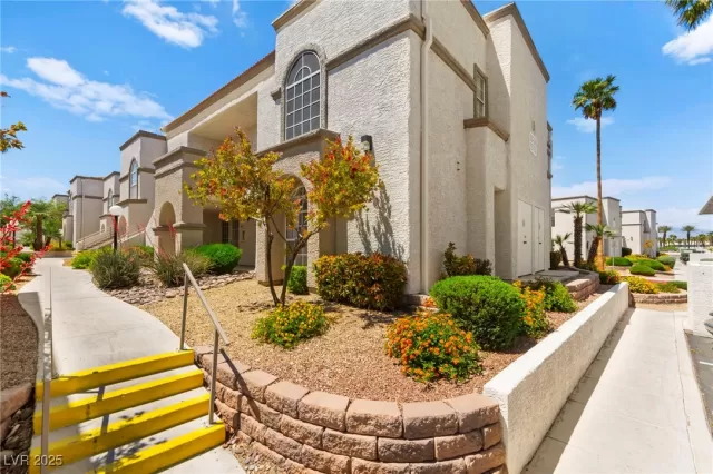 MLS: 2681983 Condo For Sale