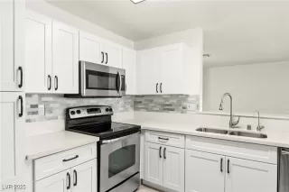 Photo #2: 2681983 Listing