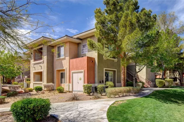 MLS: 2682000 Condo For Sale