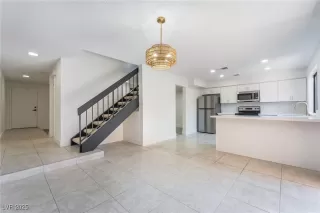 Photo #4: 2682041 Listing