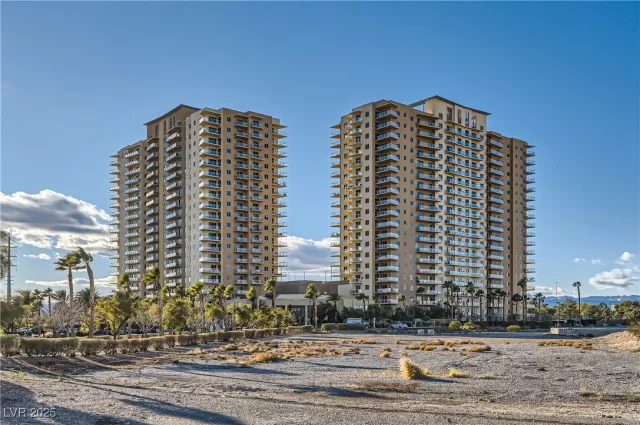 MLS: 2682102 Condo For Sale