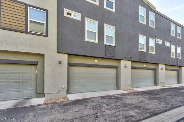 MLS: 2682243 Condo For Sale