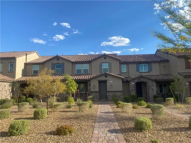 MLS: 2682246 Condo For Sale