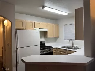 Photo #1: 2682262 Listing 