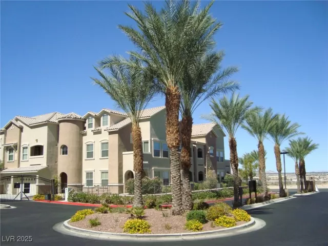 MLS: 2682328 Condo For Sale