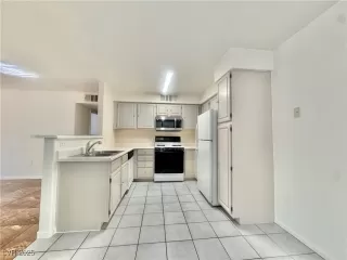 Photo #5: 2682426 Listing