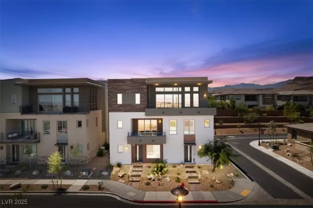 MLS: 2682438 Condo For Sale