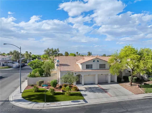 MLS: 2682440 Condo For Sale