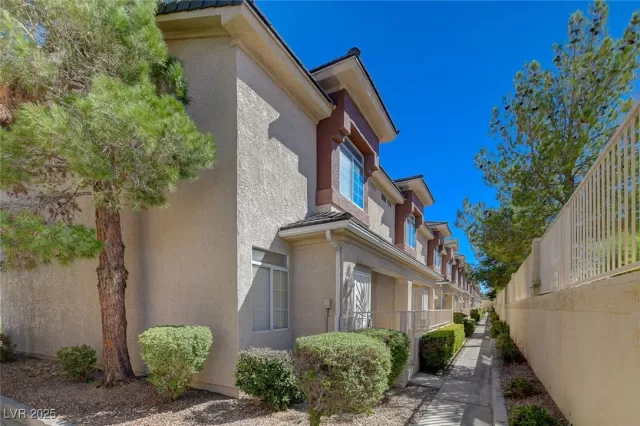 MLS: 2682480 Condo For Sale