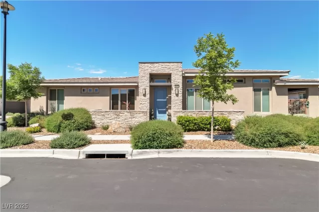 MLS: 2682575 Condo For Sale