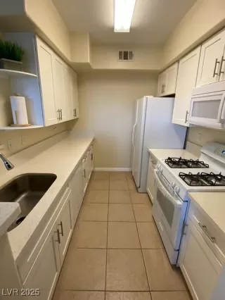 Photo #3: 2682610 Listing 