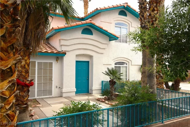 MLS: 2682676 Condo For Sale