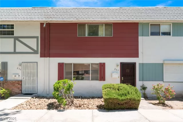 MLS: 2682749 Condo For Sale