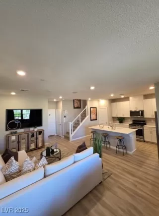 Photo #2: 2682782 Listing