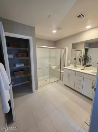 Photo #5: 2682782 Listing