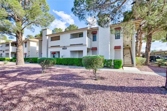 MLS: 2682878 Condo For Sale