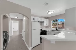 Photo #4: 2682898 Listing