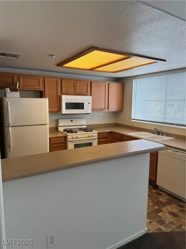 MLS: 2682904 Condo For Sale