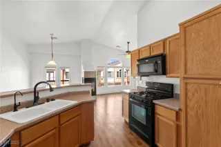 Photo #2: 2682954 Listing