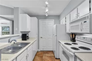 Photo #3: 2682982 Listing