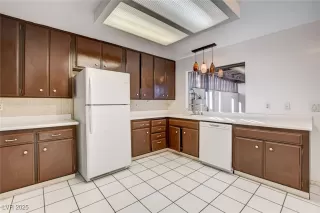 Photo #5: 2682985 Listing