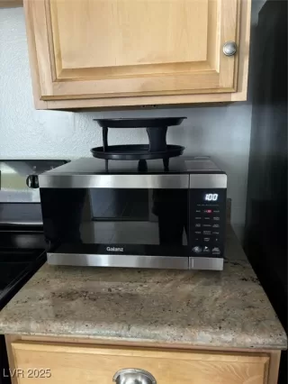 Photo #4: 2683008 Listing 