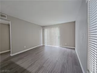 Photo #4: 2683402 Listing 
