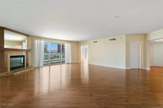 MLS: 2683483 Condo For Sale