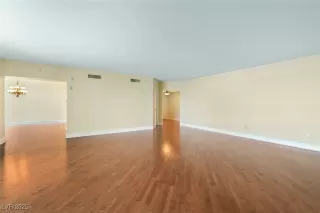 Photo #4: 2683483 Listing