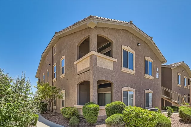 MLS: 2683502 Condo For Sale