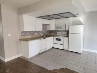 Photo #2: 2683685 Listing 