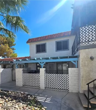 Photo #2: 2683705 Listing