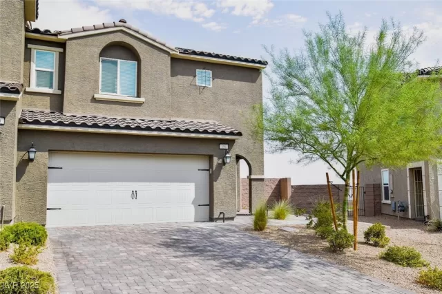 MLS: 2683708 Condo For Sale
