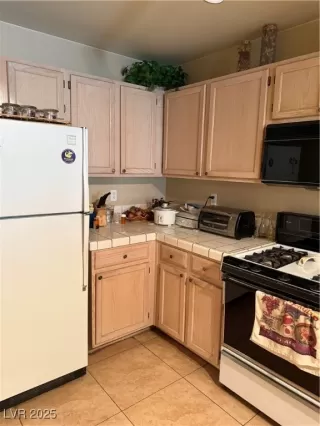 Photo #3: 2683760 Listing