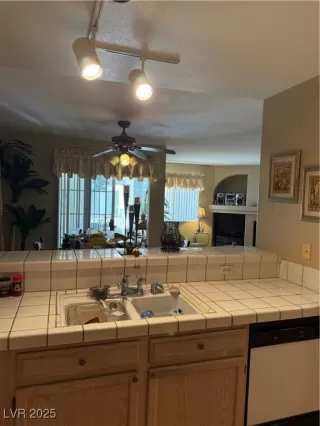 Photo #4: 2683760 Listing