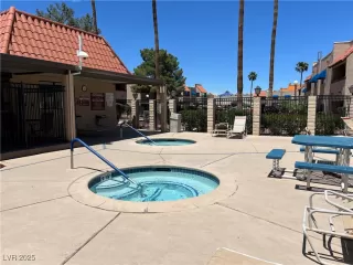 Photo #3: 2683819 Listing