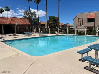 Photo #4: 2683819 Listing