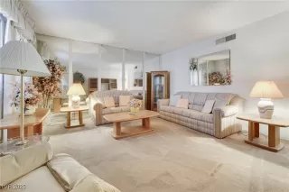 Photo #3: 2683902 Listing