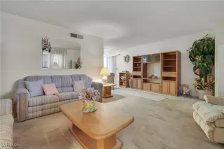 Photo #4: 2683902 Listing