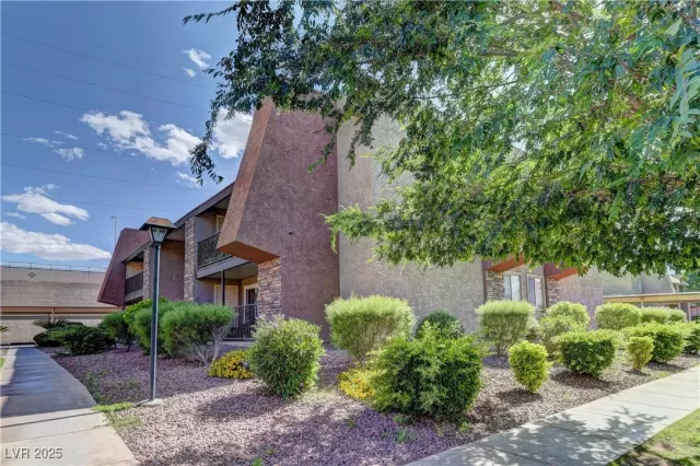 MLS: 2684016 Condo For Sale