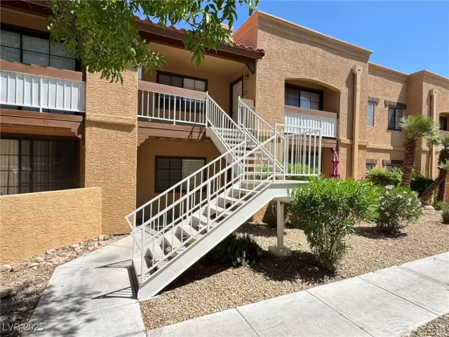 MLS: 2684032 Condo For Sale