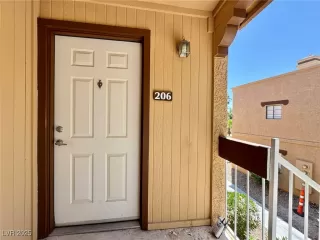 Photo #1: 2684032 Listing 