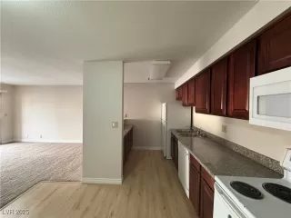 Photo #2: 2684070 Listing 