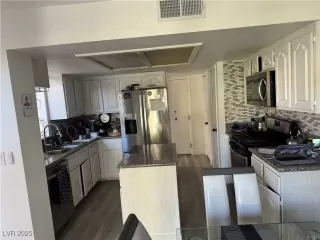 Photo #2: 2684091 Listing 